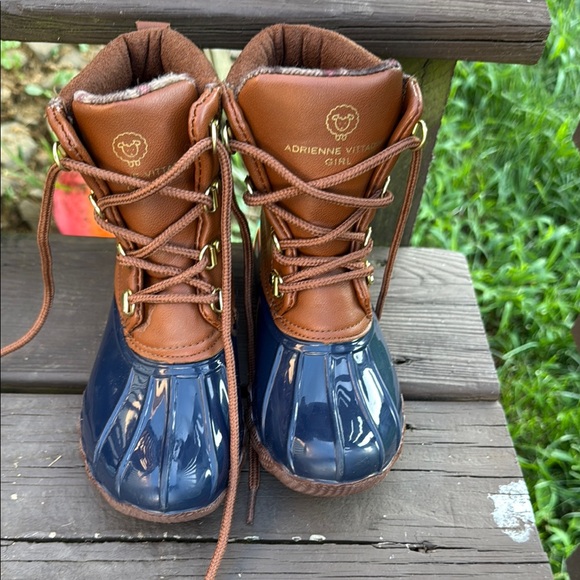 Adrienne Vittadini Kids Boots in Tan and Navy - Picture 1 of 3